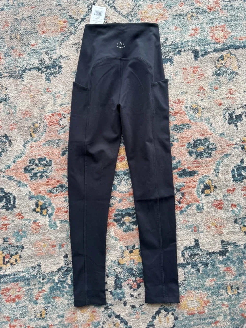 Beyond Yoga NWT Powerbeyond Strive Pocket Leggings
Size XS - Picture 3 of 8